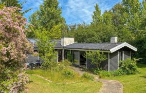 3 Bedroom Pet Friendly Home In Græsted