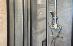 Maisons de vacances 5 Bedroom Beautiful Home In Taule : photos des chambres