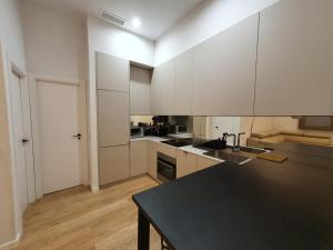 Bright & Stylish 1-Bedroom Apartment with Parking - Balderas