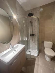 Studio rénové à 100 mètres de la plage