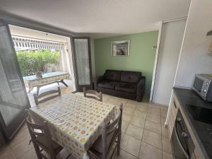 Appartement - piscine collective - terrasse - place de parking