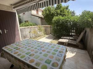 Appartement - piscine collective - terrasse - place de parking