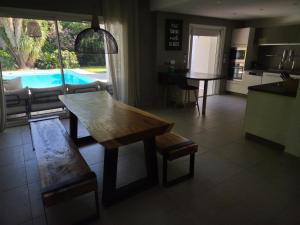 Villas VILLA de charme avec piscine et jardin en bord de mer : photos des chambres
