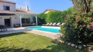 Villas VILLA de charme avec piscine et jardin en bord de mer : photos des chambres