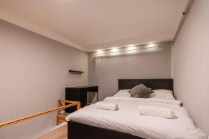 S11 - Stylish Prime,Location, by BQA