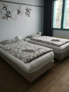 Marivas, 2 bedroom apt, free parking & WiFi