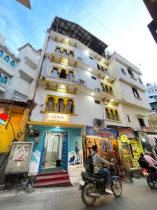 Hype Hostel Udaipur - Lake View Rooftop