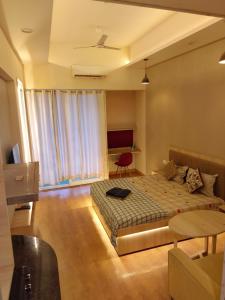 Gaur City Mall Homestay