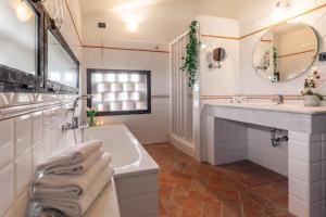 CASALE FIENILE 8, Emma Villas