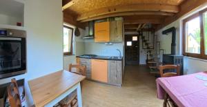 Glamping Volčji tabor - zavetje tišine sredi gozda