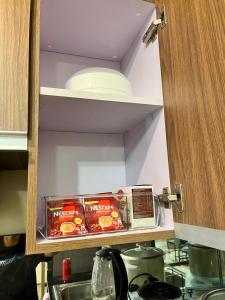 Cozy, aesthetic Pet friendly 1br Condo with balcony in Pasay with Manila Bay View Near MOA & Okada WFH ready Free Pool Acces Gym and Sauna