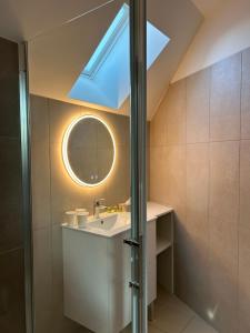 Hotels L-Ecrin de la Brenne : Chambre Triple avec Salle de Bains Privative