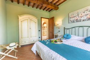 CASALE TEATRO 10, Emma Villas