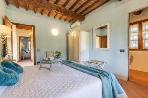 CASALE TEATRO 10, Emma Villas