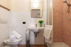 CASALE TEATRO 10, Emma Villas