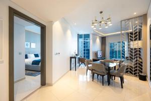 Venetian - Luxe Living 1 BR with Stunning Sky Line Views