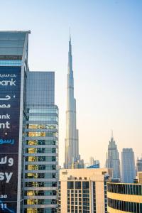 Venetian - Luxe Living 1 BR with Stunning Sky Line Views