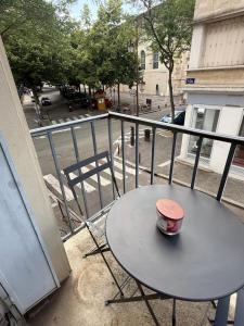 Vue imprenable sur la Collégiale tout à pied !