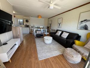 Investigator Beach Breeze Apartments U2