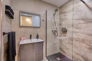 Jade - Stylish Zabbar Hideaway