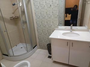 smart elegant three bedroom apartment with swimming pool fully equipped gym child play area proximity to shopping malls and great breathtaking views