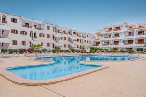 Victoria Court 2 Sunset Pool