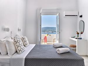 Triple Room with Sea View room in Akrotiri Hotel