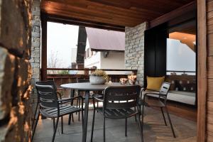 Homency - Chalet White Stone Neige et Soleil