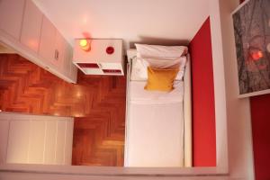 Elegant Apartment at Chiaia by Wonderful Italy