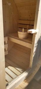 Gîte La petite maison horlogère deux chambres bain nordique & sauna , prêt de raquettes des neiges