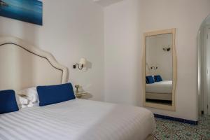 Classic Double Room with Terrace room in Hotel Savoia