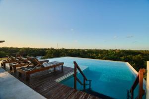Casa Baay - Private 17 Bedroom House, 34 Pax, Rooftop and Pool