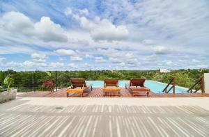 Casa Baay - Private 17 Bedroom House, 34 Pax, Rooftop and Pool