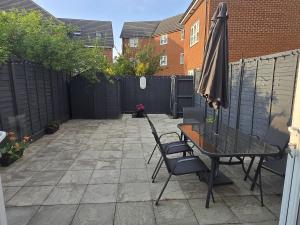 Peaceful four bed town house Free parking Windsor Heathrow
