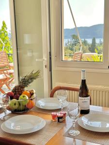 Kates Place Apartment, 5 walk from the beach