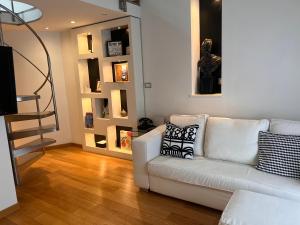 Acadamis - CIELO NELLA STANZA