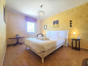 Belle villa Réalville - 6 personnes - Piscine et parking privés - Véranda climatisée - Terrasse - 3 chambres doubles