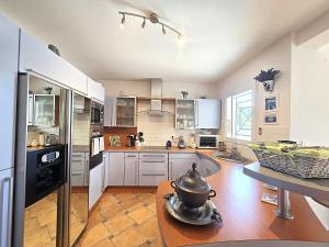 Belle villa Réalville - 6 personnes - Piscine et parking privés - Véranda climatisée - Terrasse - 3 chambres doubles