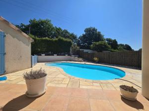 Maisons de vacances Belle villa 6 personnes - Piscine et parking prives - Terrasse - 3 chambres doubles : photos des chambres