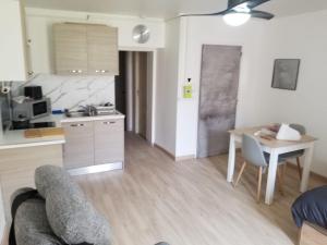 Appartements STUDIO CURISTES LAMALOU LES BAINs : photos des chambres