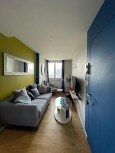 Chambres avec espaces communs équipés parfait pour séjour professionnel ou ambiance conviviale