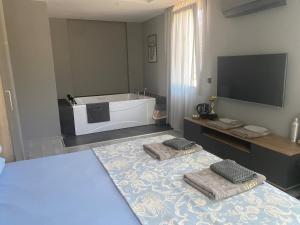 Lotus Villa in Çamlı Village, Jacuzzi and pool