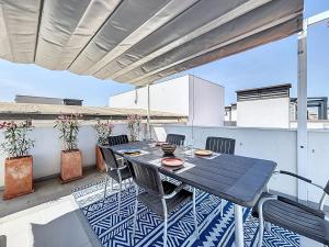 B Marina 410 Atico un dormitorio vista canal