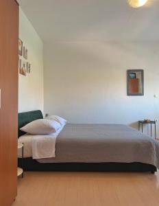 Cozy Studio with Balcony & Free Parking