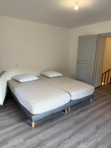 Maisons de vacances Gite a Fraissinet-de-Fourques 1 a 4 personnes : photos des chambres