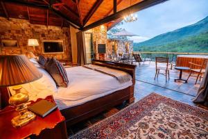 Private luxurious suite on Heysbrook Estate halfway to Kruger National Park
