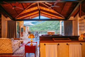 Private luxurious suite on Heysbrook Estate halfway to Kruger National Park