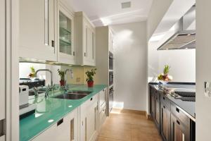 Elegant Knightsbridge Townhouse by Harrods