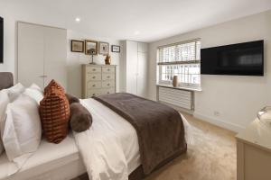 Elegant Knightsbridge Townhouse by Harrods