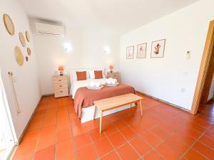 Villa Mia - Peerless Bond